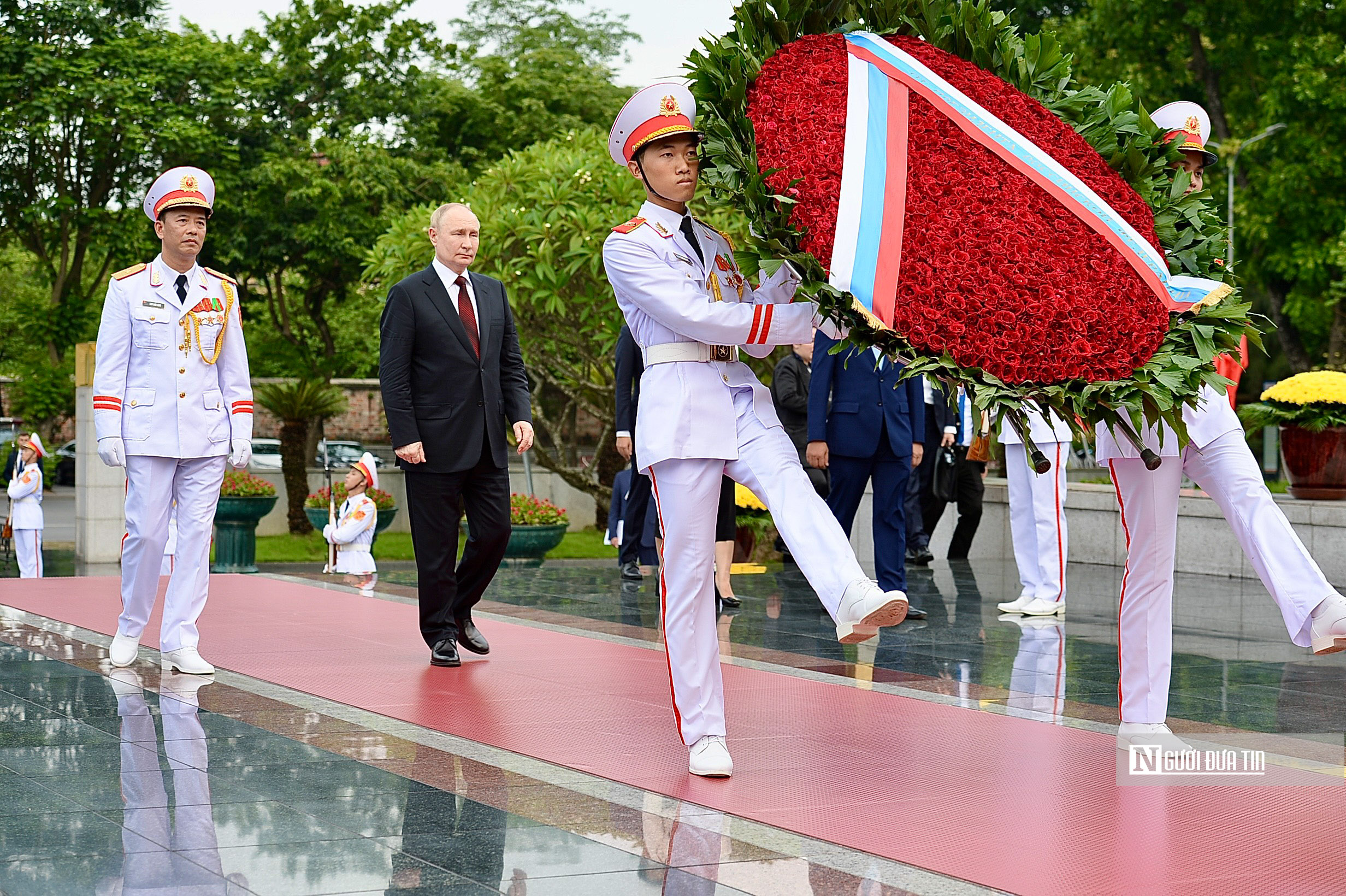 Tiêu điểm - Tổng thống Putin vào Lăng viếng Chủ tịch Hồ Chí Minh