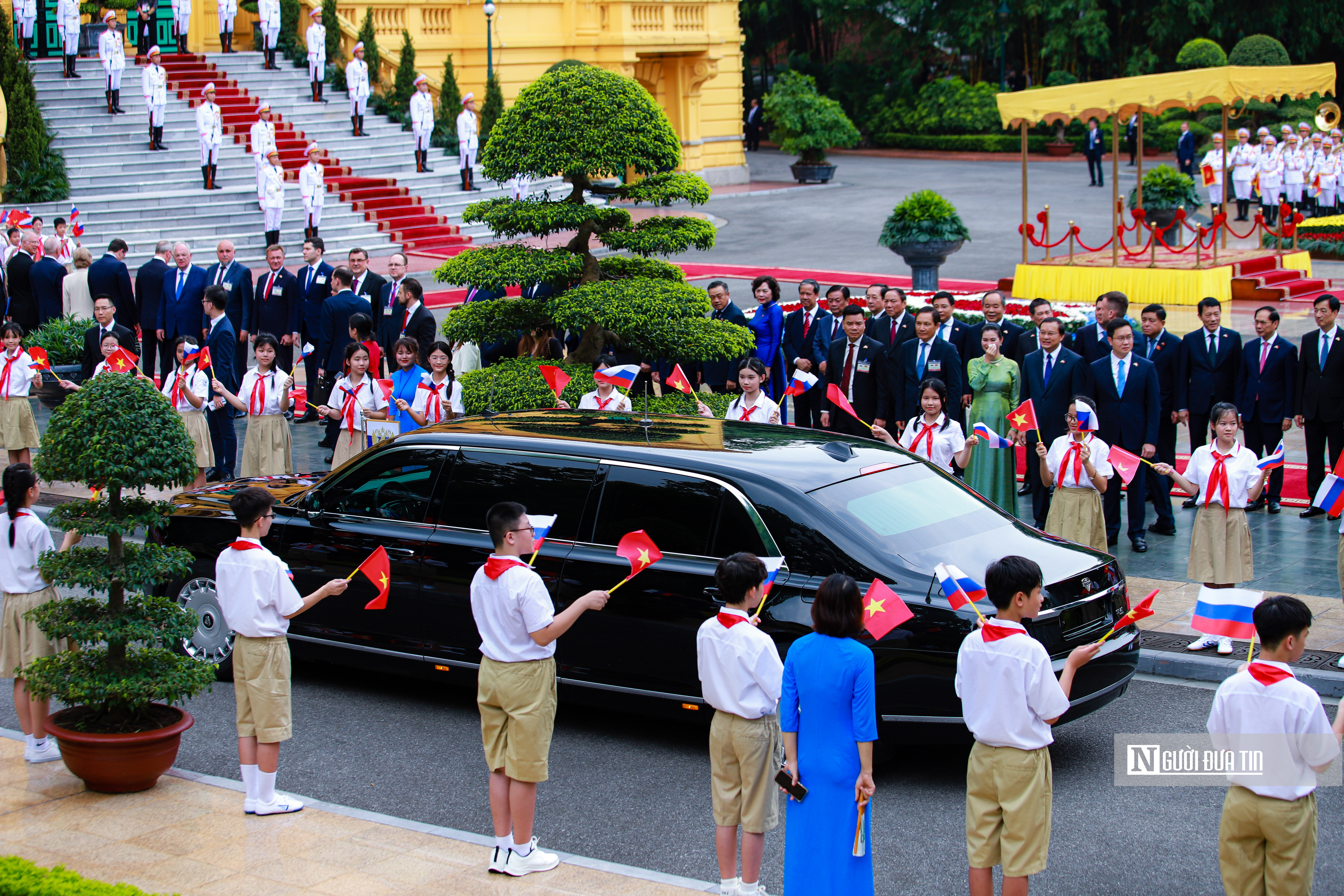 Tiêu điểm - Ngắm siêu xe chở Tổng thống Nga Putin tại Hà Nội