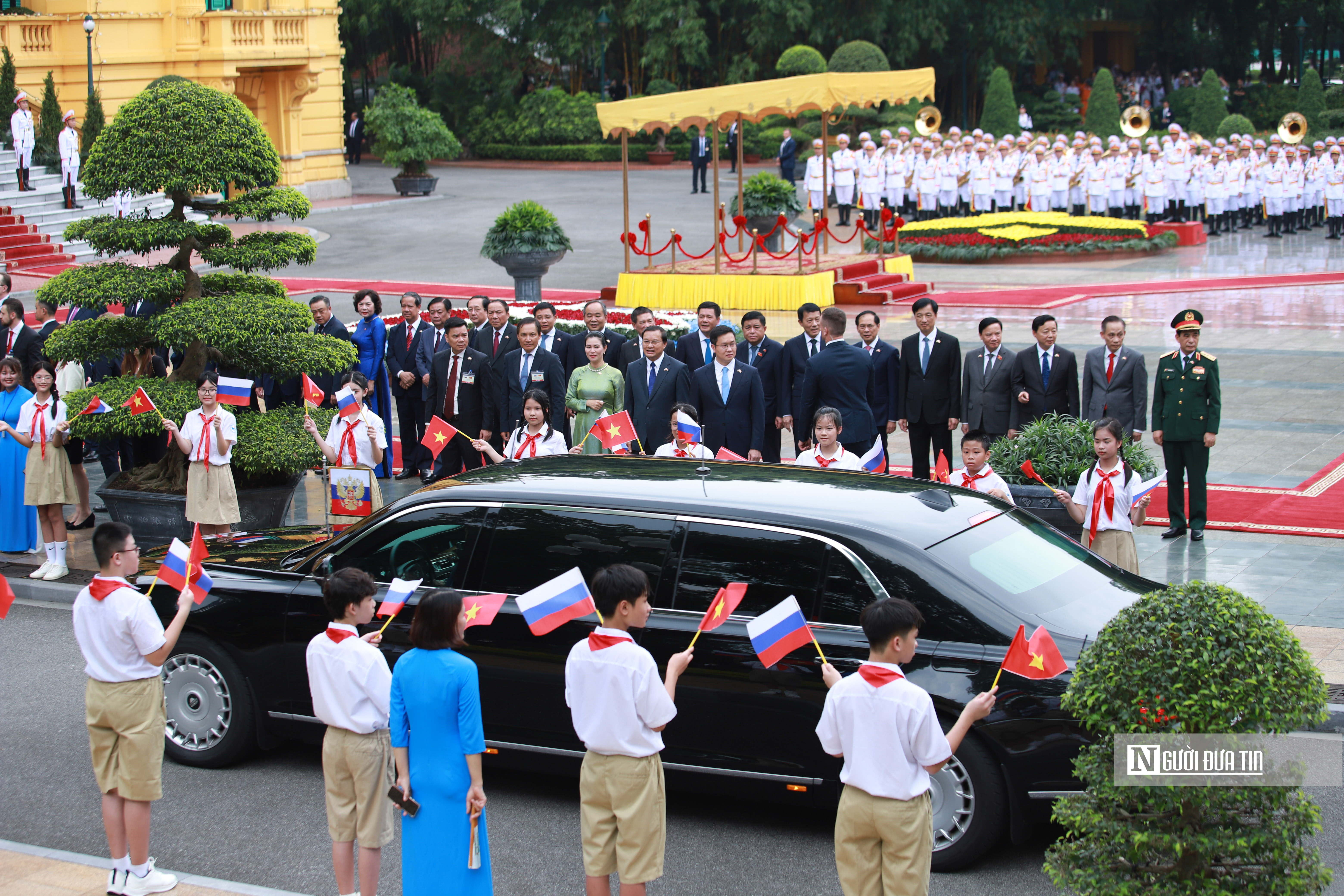 Tiêu điểm - 21 loạt đại bác vang lên trong lễ đón cấp Nhà nước Tổng thống Putin (Hình 2).