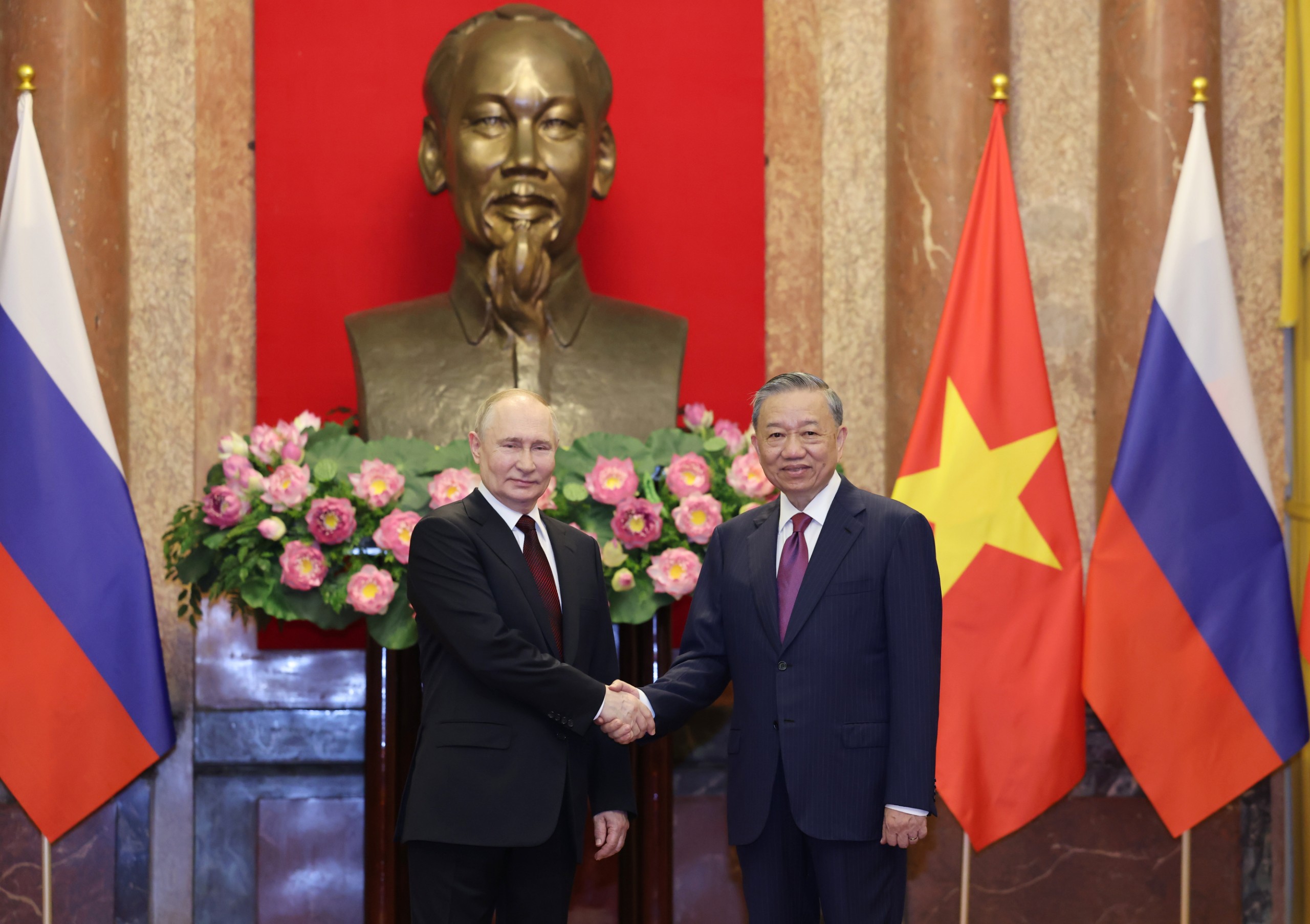 Tiêu điểm - 21 loạt đại bác vang lên trong lễ đón cấp Nhà nước Tổng thống Putin (Hình 16).