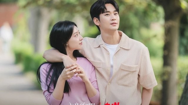 Giải trí - Ngôi sao Kim Soo Hyun bị đồn hẹn hò nữ ca sĩ gợi cảm kém 7 tuổi (Hình 2).