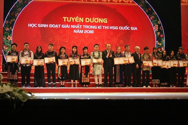 Giáo dục - Xúc động chuyện tìm đường đến với con chữ của chàng trai người Tày (Hình 2).