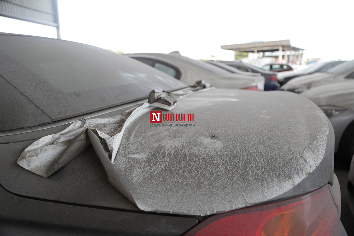 Thị trường xe - Đột nhập dàn xe sang BMW trăm tỷ 'phơi sương, dát bụi' ở cảng Sài Gòn (Hình 3).