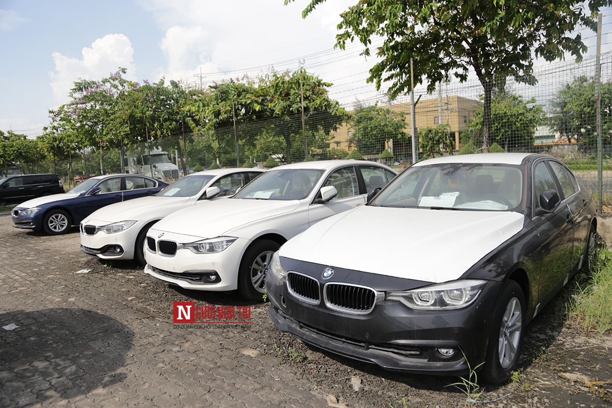 Thị trường xe - Đột nhập dàn xe sang BMW trăm tỷ 'phơi sương, dát bụi' ở cảng Sài Gòn (Hình 5).