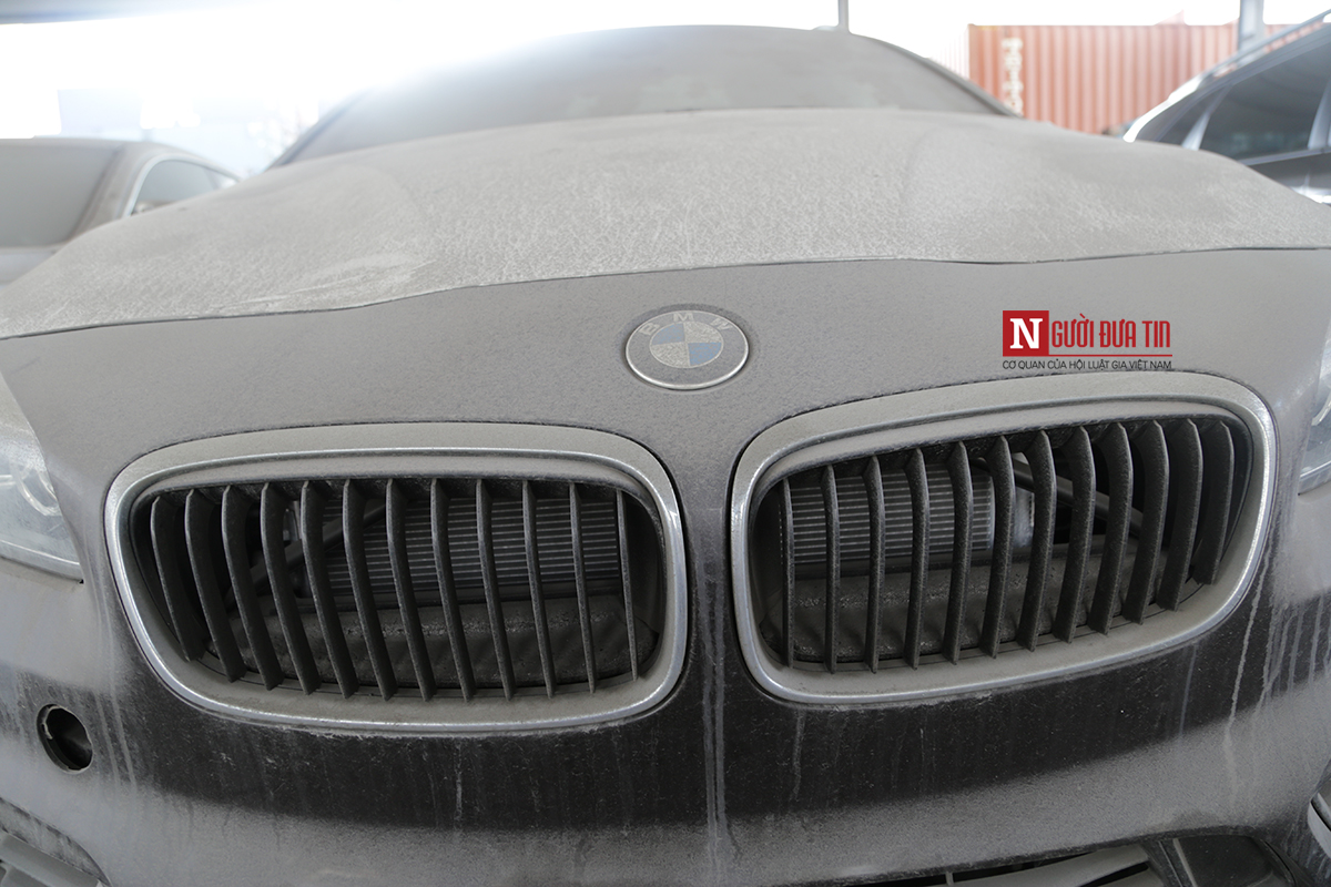 Thị trường xe - Đột nhập dàn xe sang BMW trăm tỷ 'phơi sương, dát bụi' ở cảng Sài Gòn (Hình 6).