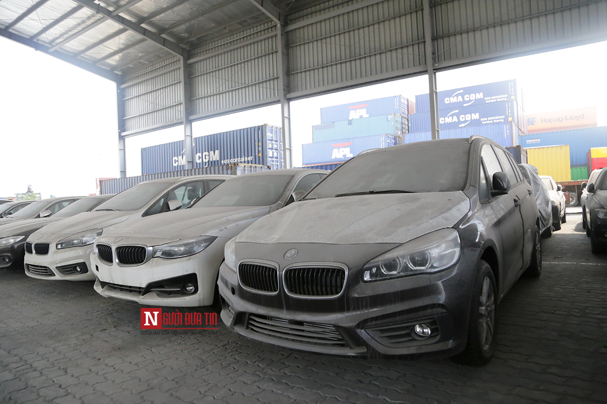 Thị trường xe - Đột nhập dàn xe sang BMW trăm tỷ 'phơi sương, dát bụi' ở cảng Sài Gòn (Hình 7).
