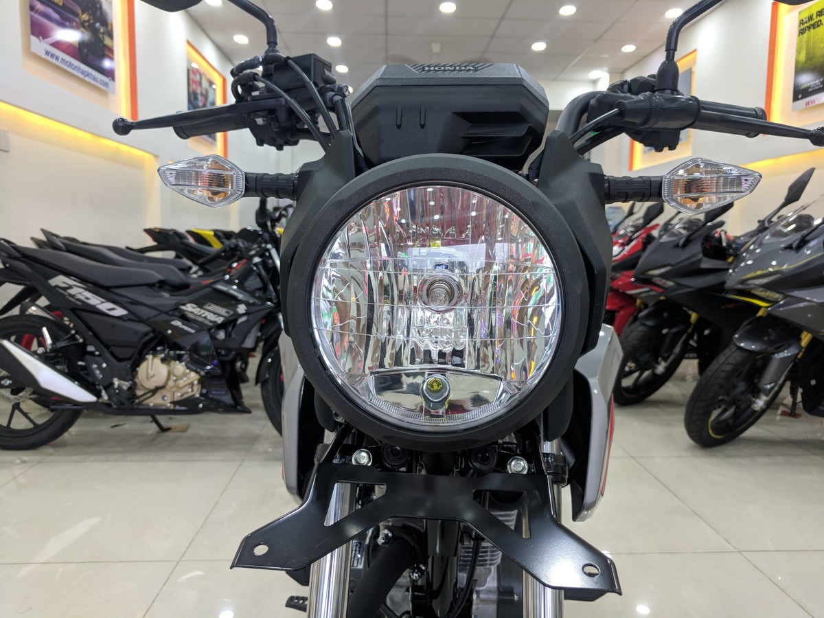 Thị trường xe - Nakedbike giá sốc Honda CB150 Verza 2018 đầu tiên về Sài Gòn (Hình 2).