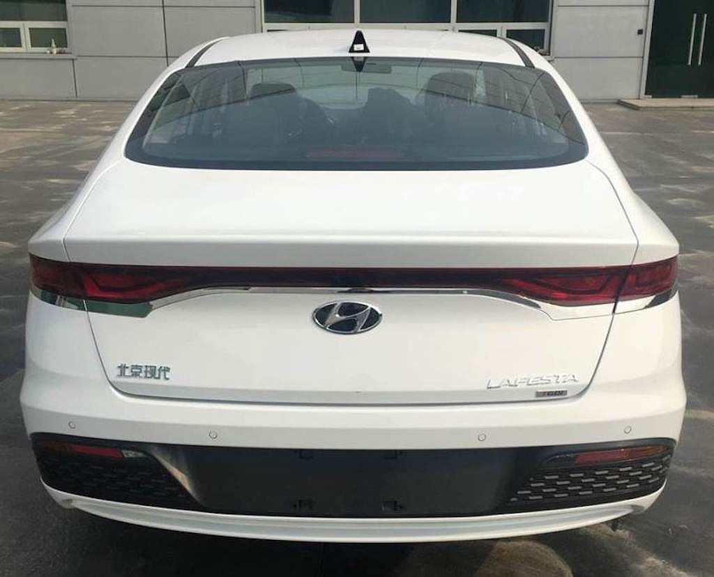 Thị trường xe - Đẹp ngỡ ngàng với chiếc xe 'lễ hội' Hyundai Lafesta lần đầu lộ ảnh (Hình 3).