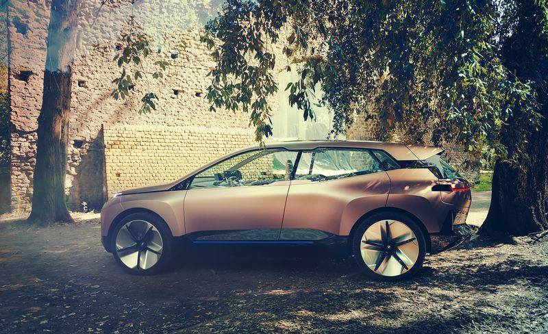 Thị trường xe - Xe 'xanh' BMW Vision iNext Concept: Thông minh, xấu lạ và tự lái (Hình 2).