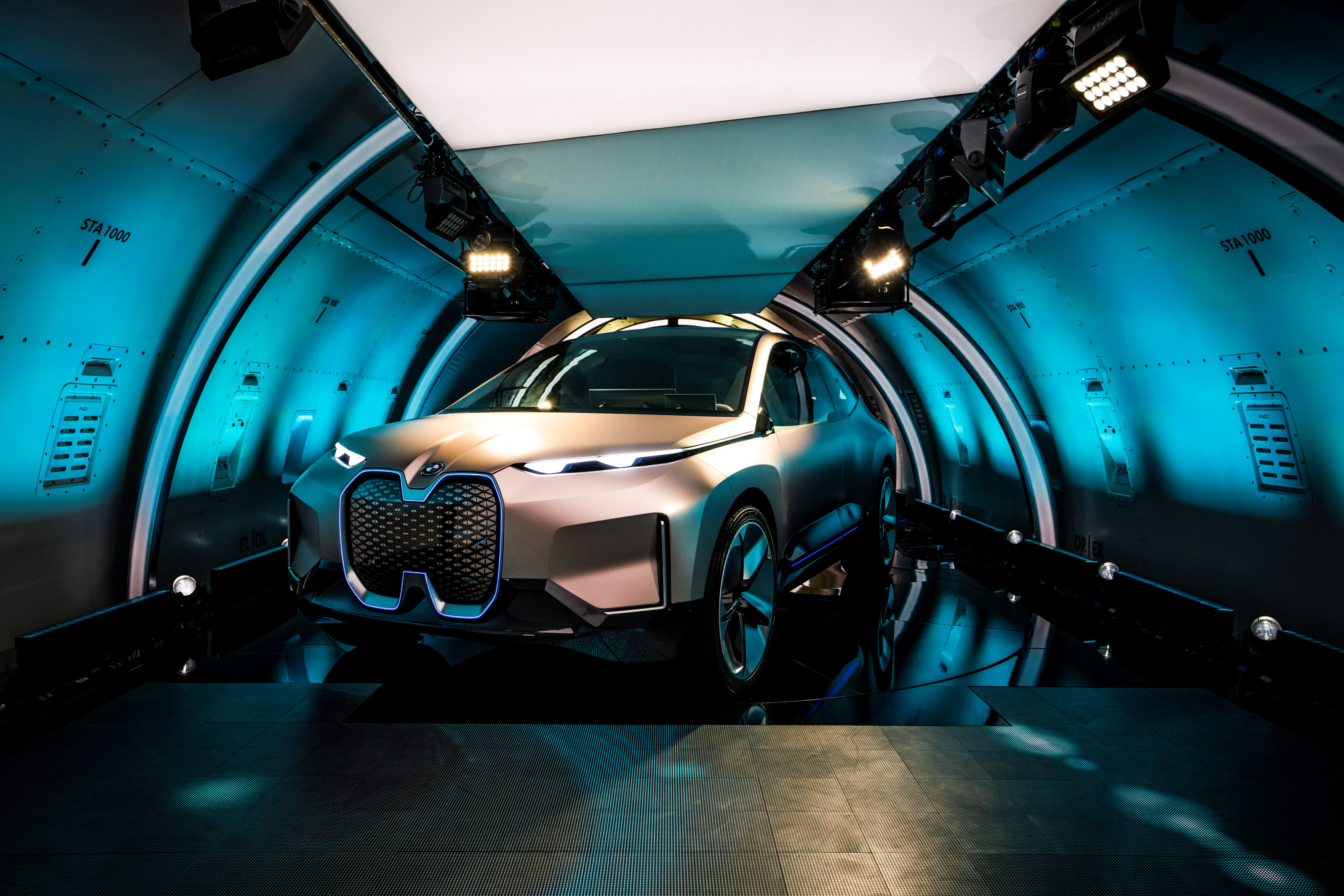 Thị trường xe - Xe 'xanh' BMW Vision iNext Concept: Thông minh, xấu lạ và tự lái (Hình 3).