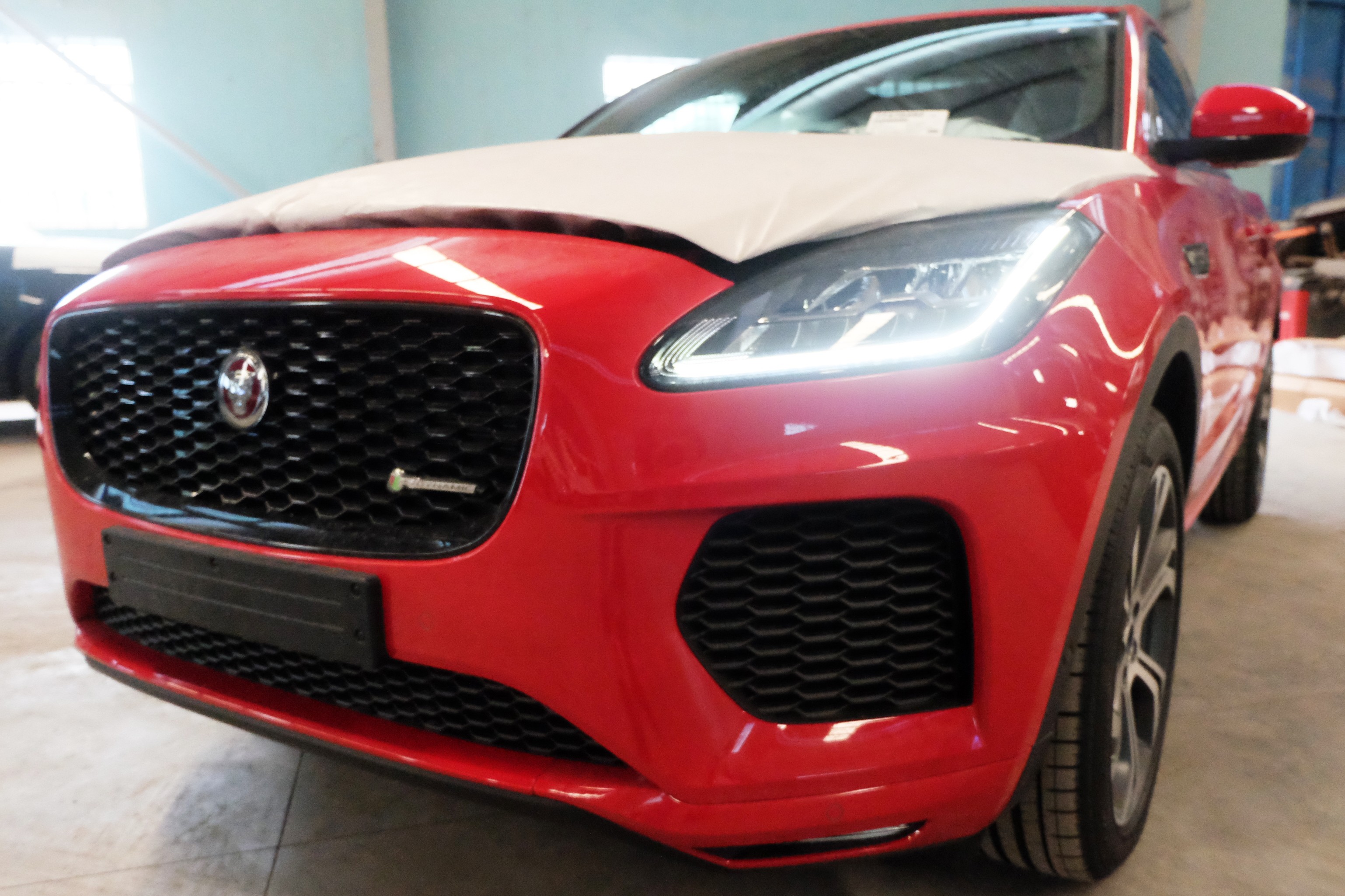 Thị trường xe - 'Mèo con' Jaguar E-Pace đã về Việt Nam sẵn sàng cho VMS 2018 (Hình 3).