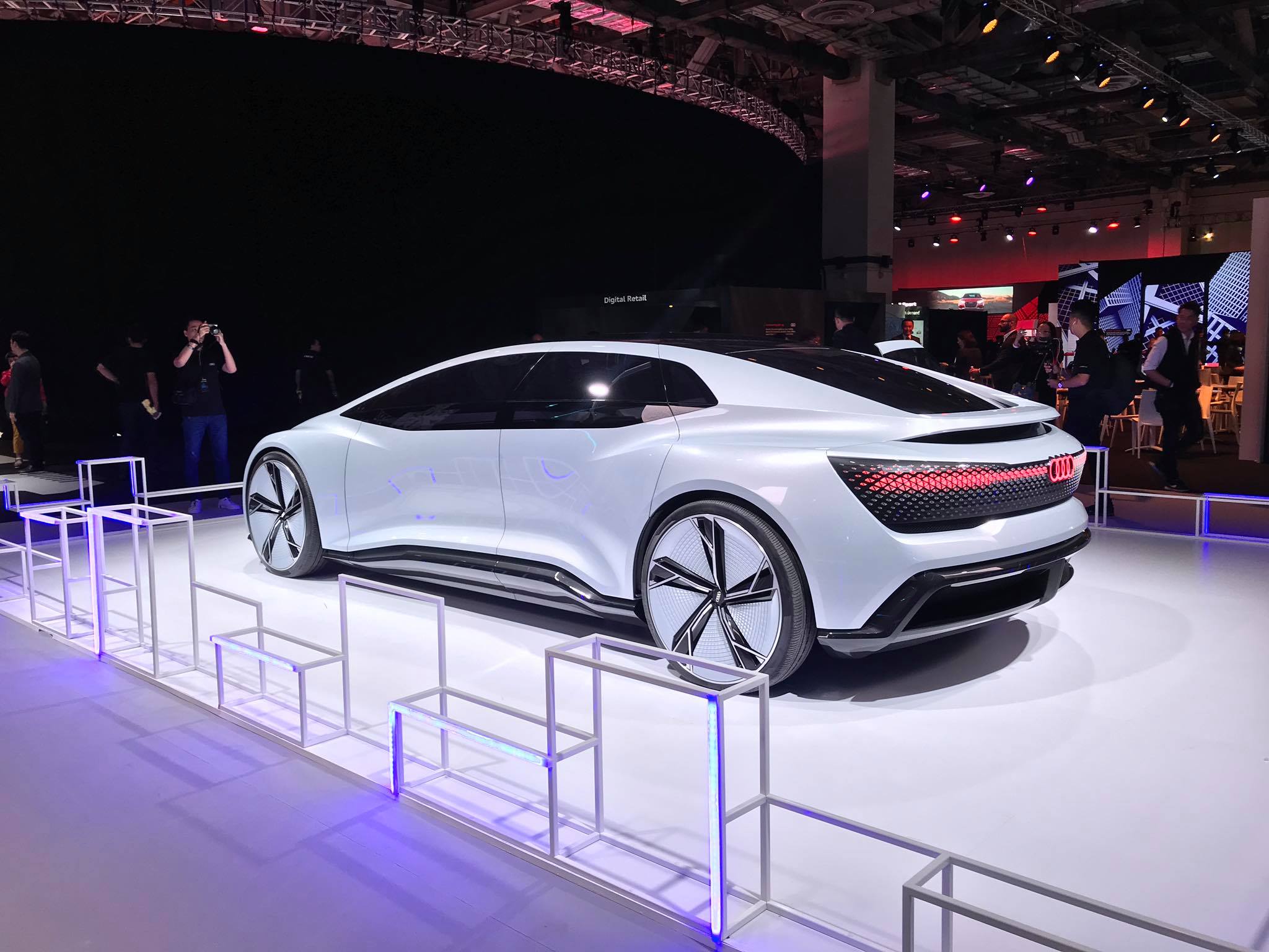 Thị trường xe - Diện kiến Audi Aicon: Xe điện không vô lăng, phanh và tự lái hoàn toàn (Hình 7).