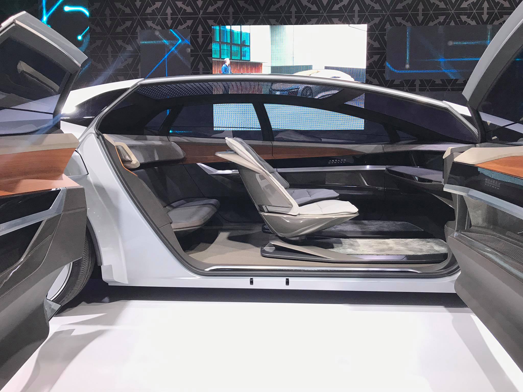 Thị trường xe - Diện kiến Audi Aicon: Xe điện không vô lăng, phanh và tự lái hoàn toàn (Hình 6).