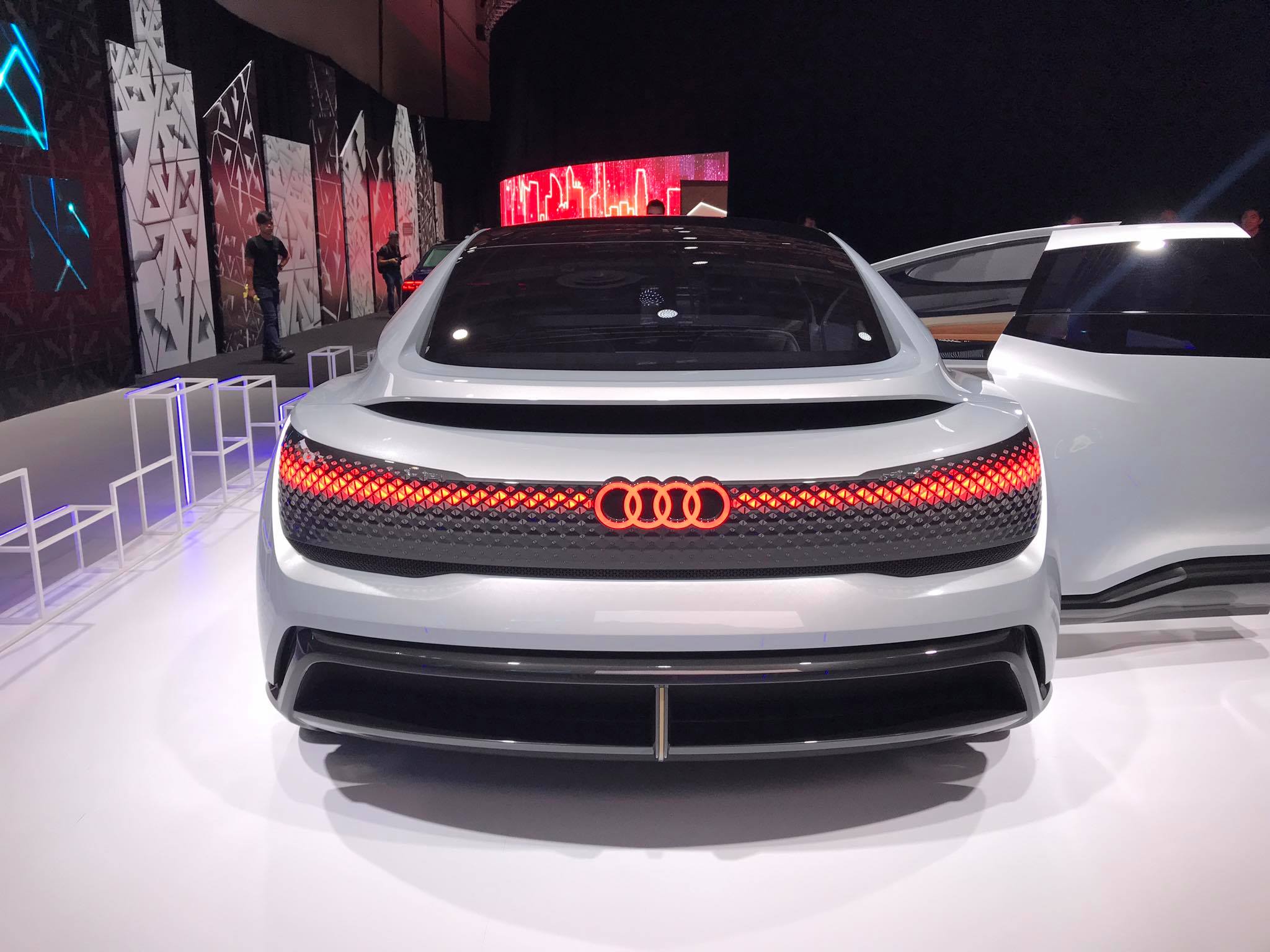 Thị trường xe - Diện kiến Audi Aicon: Xe điện không vô lăng, phanh và tự lái hoàn toàn (Hình 3).