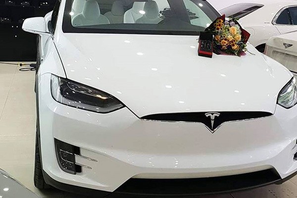 Mổ Xẻ Tesla Model X P100d Gần 10 Tỷ Gây Bão Mxh