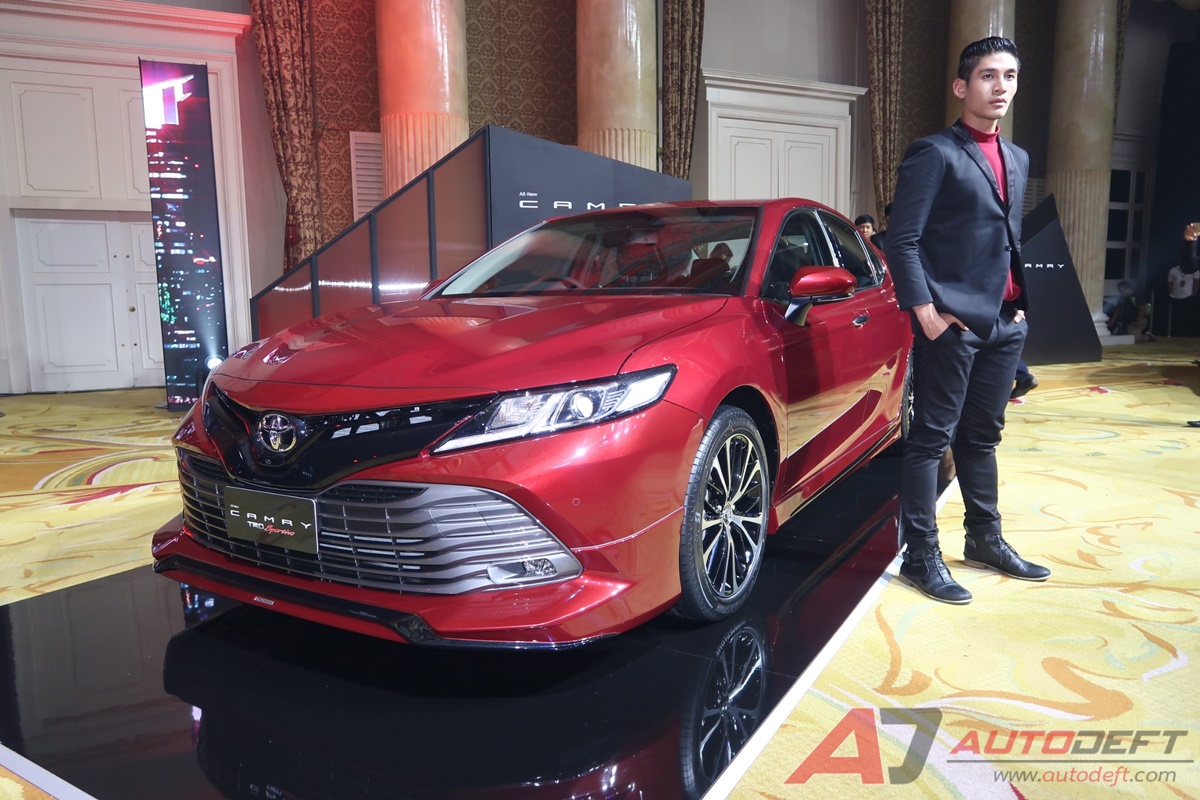 Thị trường xe - 'Phát thèm' với Toyota Camry 2019 hoàn toàn mới vừa ra mắt Thái Lan (Hình 4).