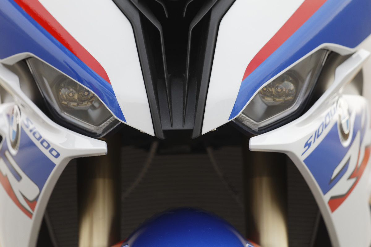 Thị trường xe - Siêu mô tô 'cá mập' BMW S1000RR 2019 cực mạnh ra mắt