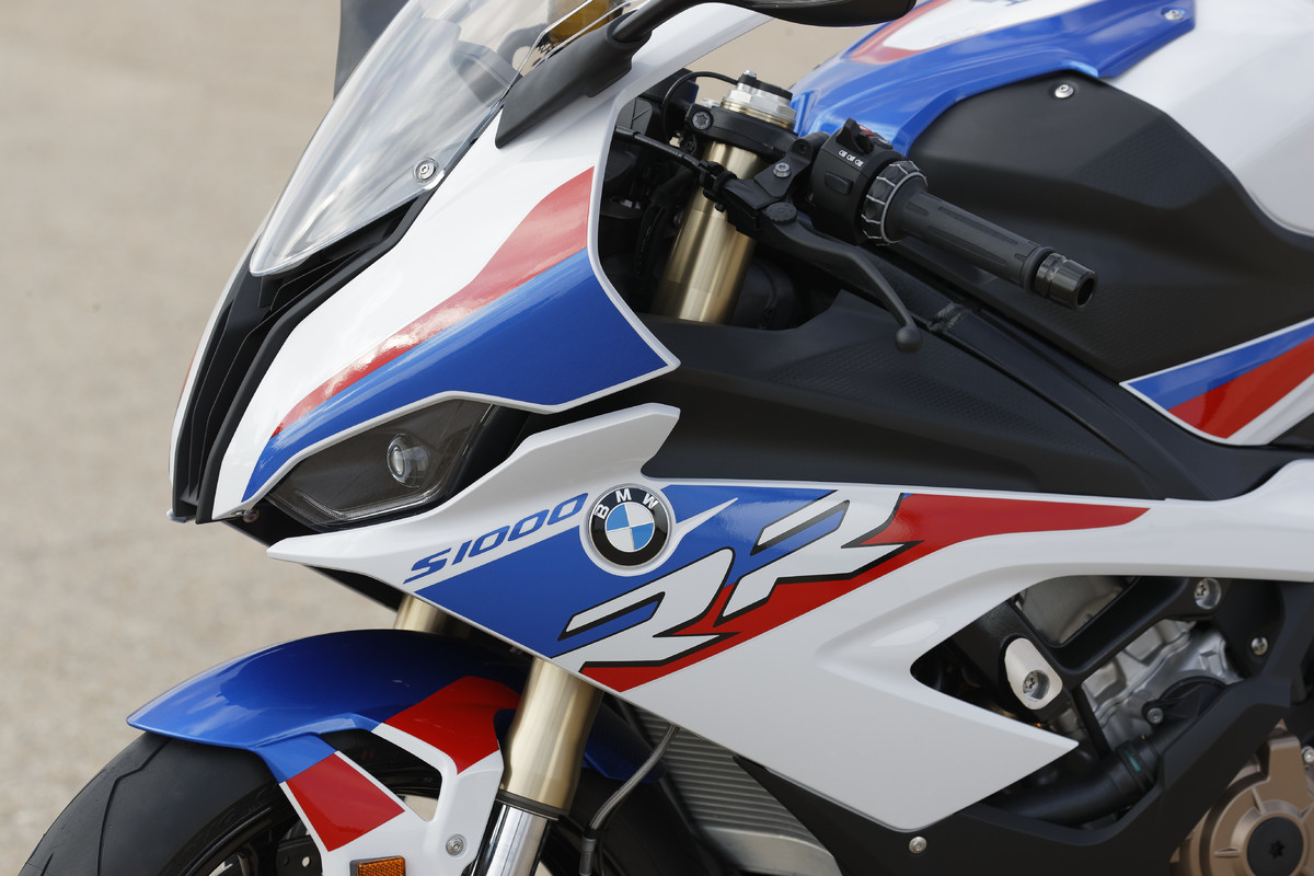 Thị trường xe - Siêu mô tô 'cá mập' BMW S1000RR 2019 cực mạnh ra mắt (Hình 2).