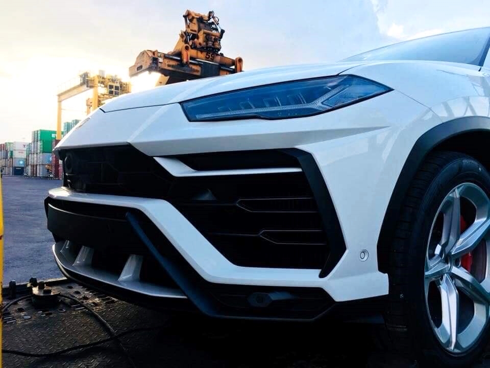 Diện kiến siêu SUV Lamborghini Urus đầu tiên về Việt Nam