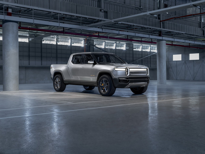 Rivian R1T - Bán tải chạy điện, tự hành, tăng tốc ngang siêu xe