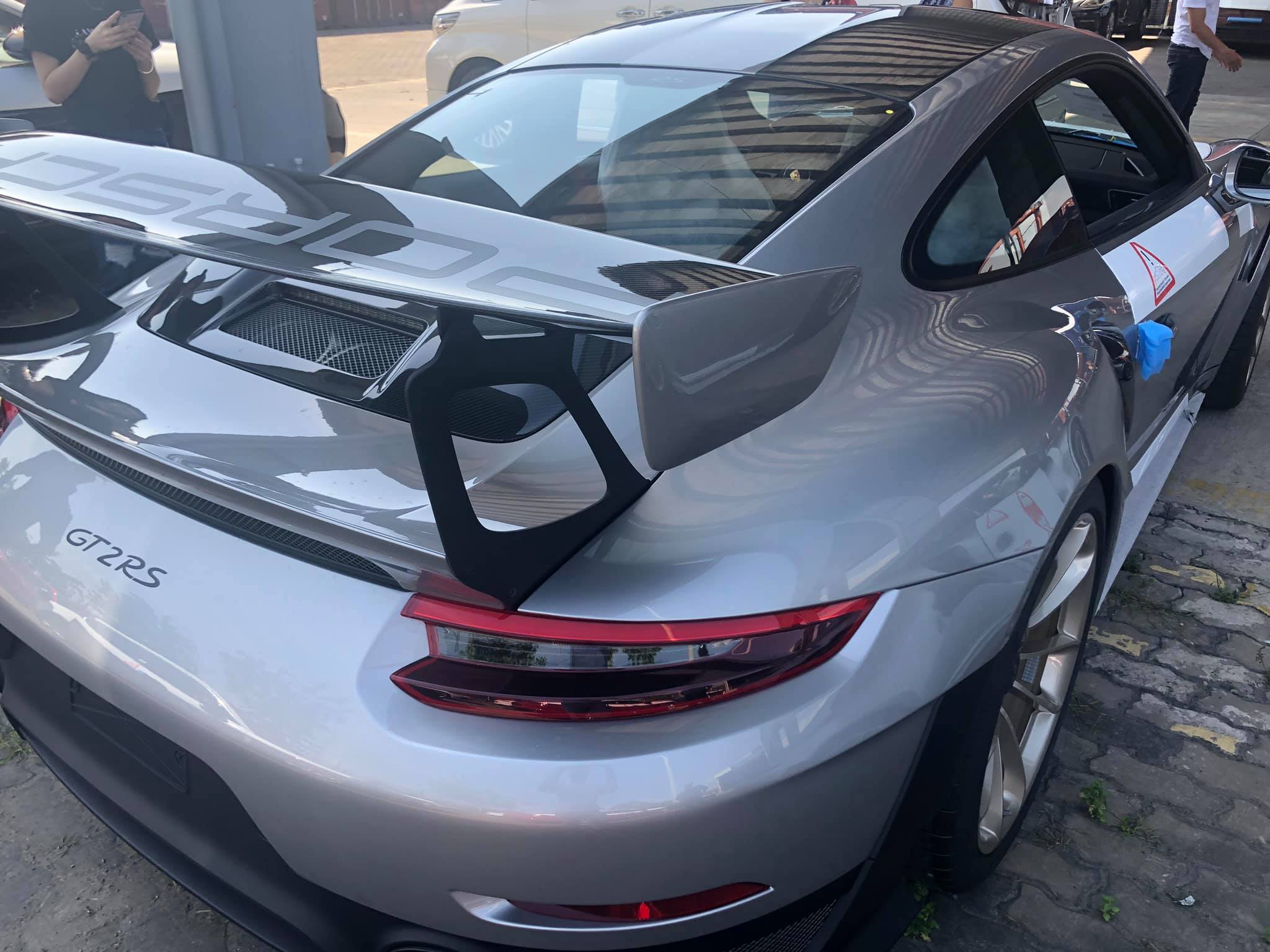 Thị trường xe - Xe Porsche nhanh nhất hành tinh giá 23 tỷ về Việt Nam (Hình 5).