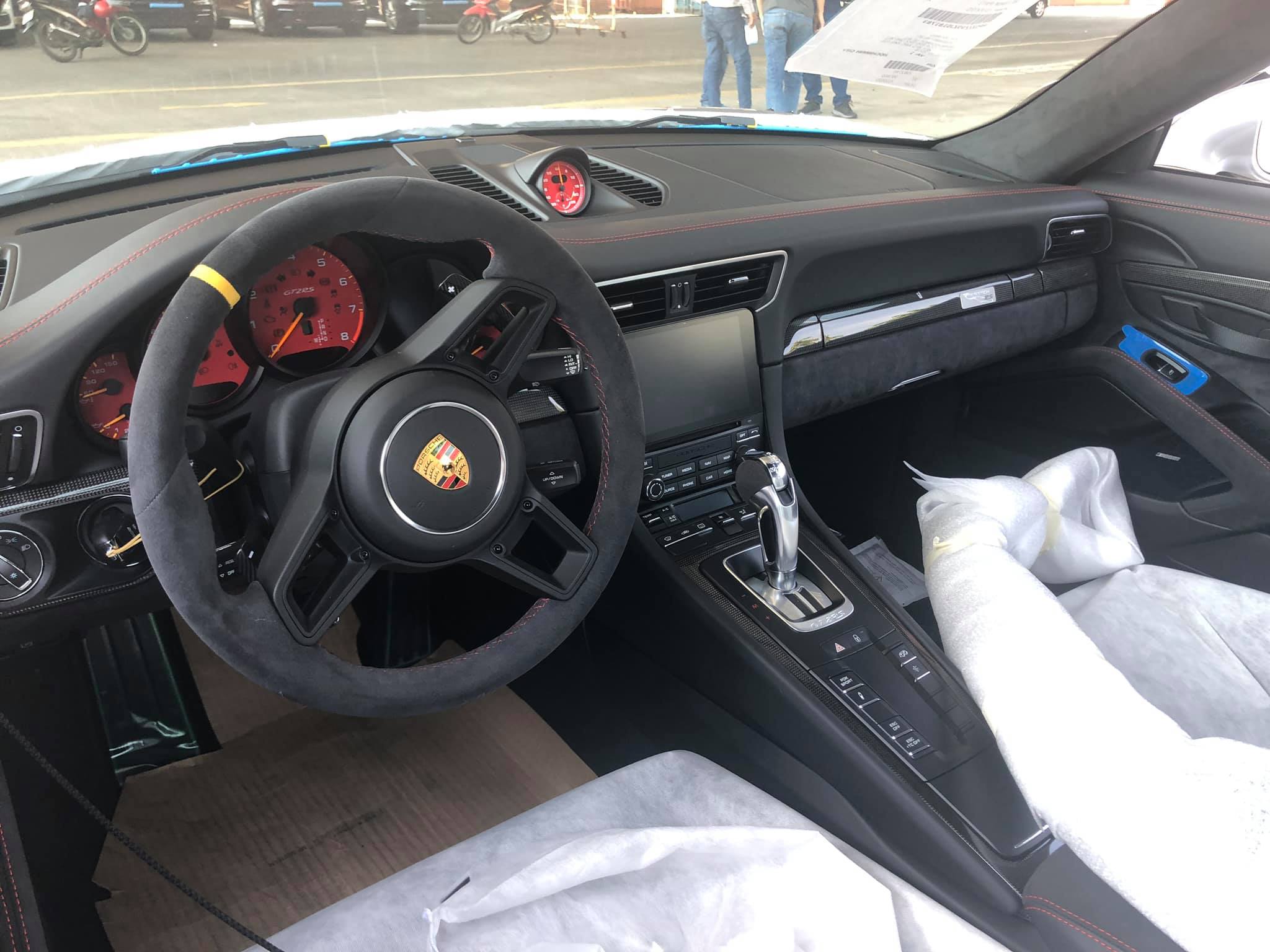 Thị trường xe - Xe Porsche nhanh nhất hành tinh giá 23 tỷ về Việt Nam (Hình 4).