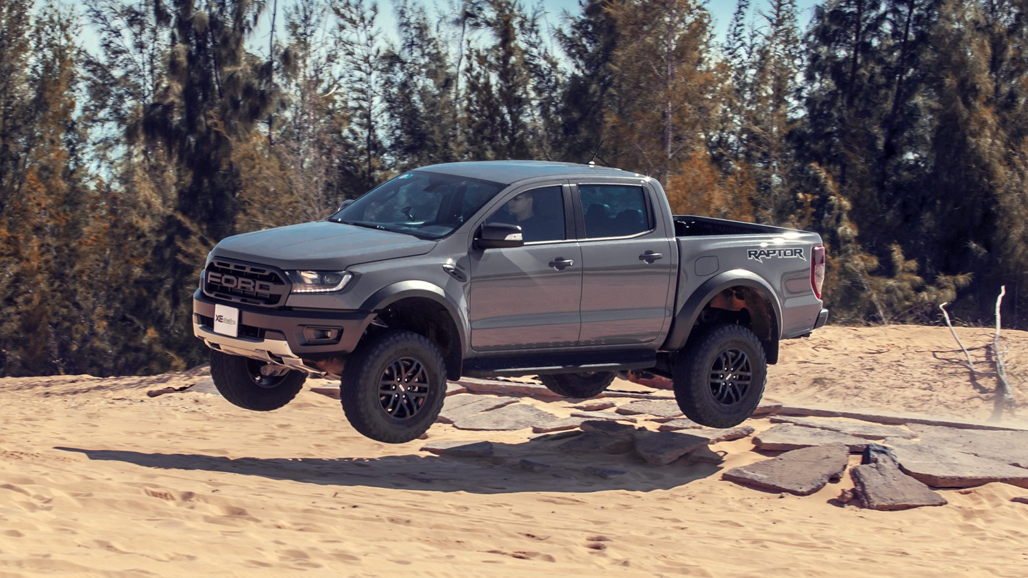 Thị trường xe - Ford Ranger - 'Ông hoàng' bán tải không đối thủ 10 năm qua (Hình 2).