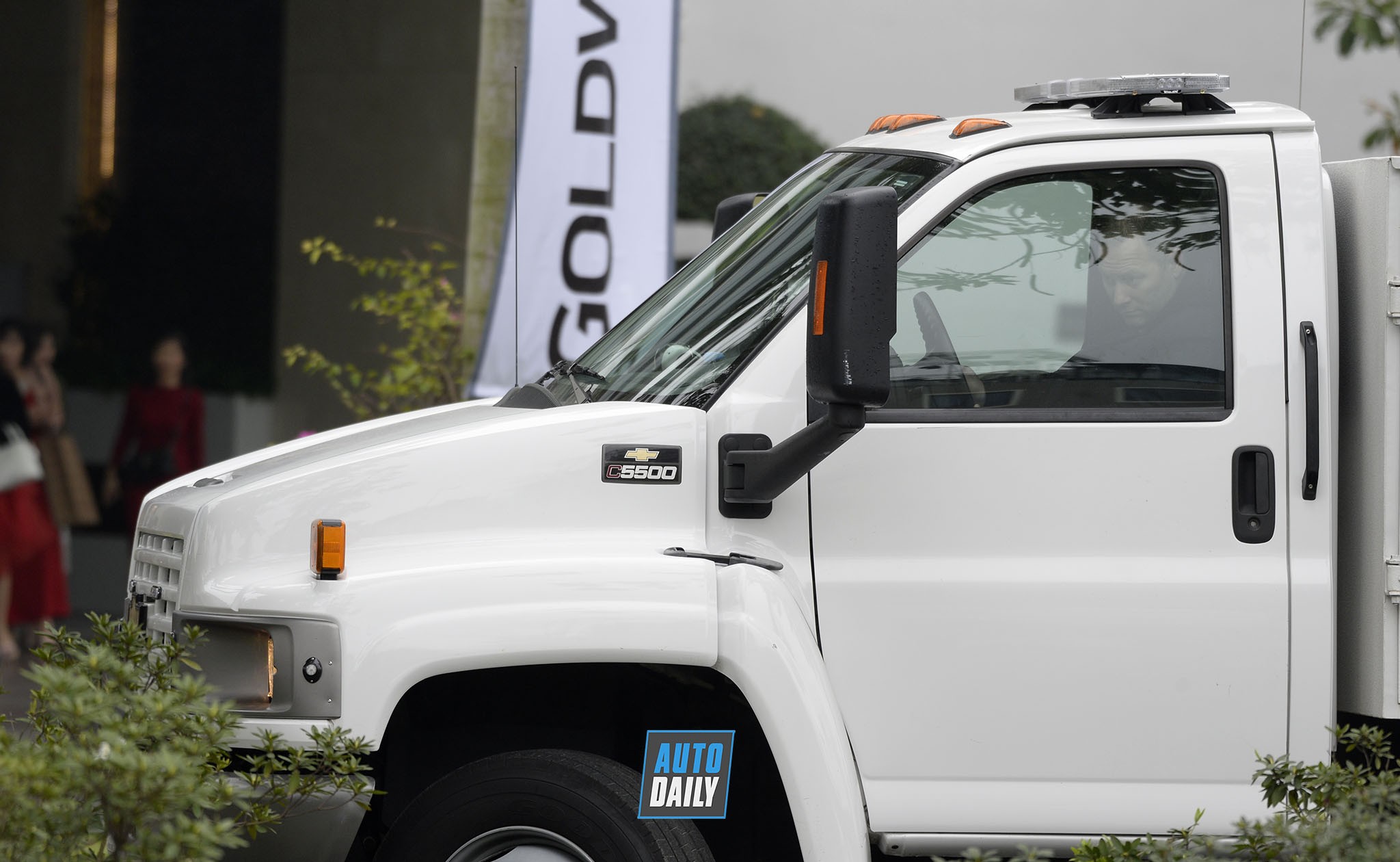 Thị trường xe - Cận cảnh xe bán tải Chevrolet C5500 chở thiết bị bảo vệ Tổng thống Mỹ (Hình 4).