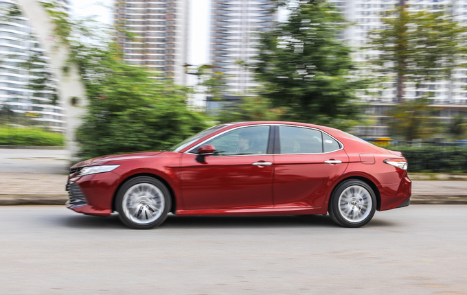 Thị trường xe - Loạt trang bị đỉnh trên Toyota Camry 2019 nhập khẩu sắp đến tay khách Việt