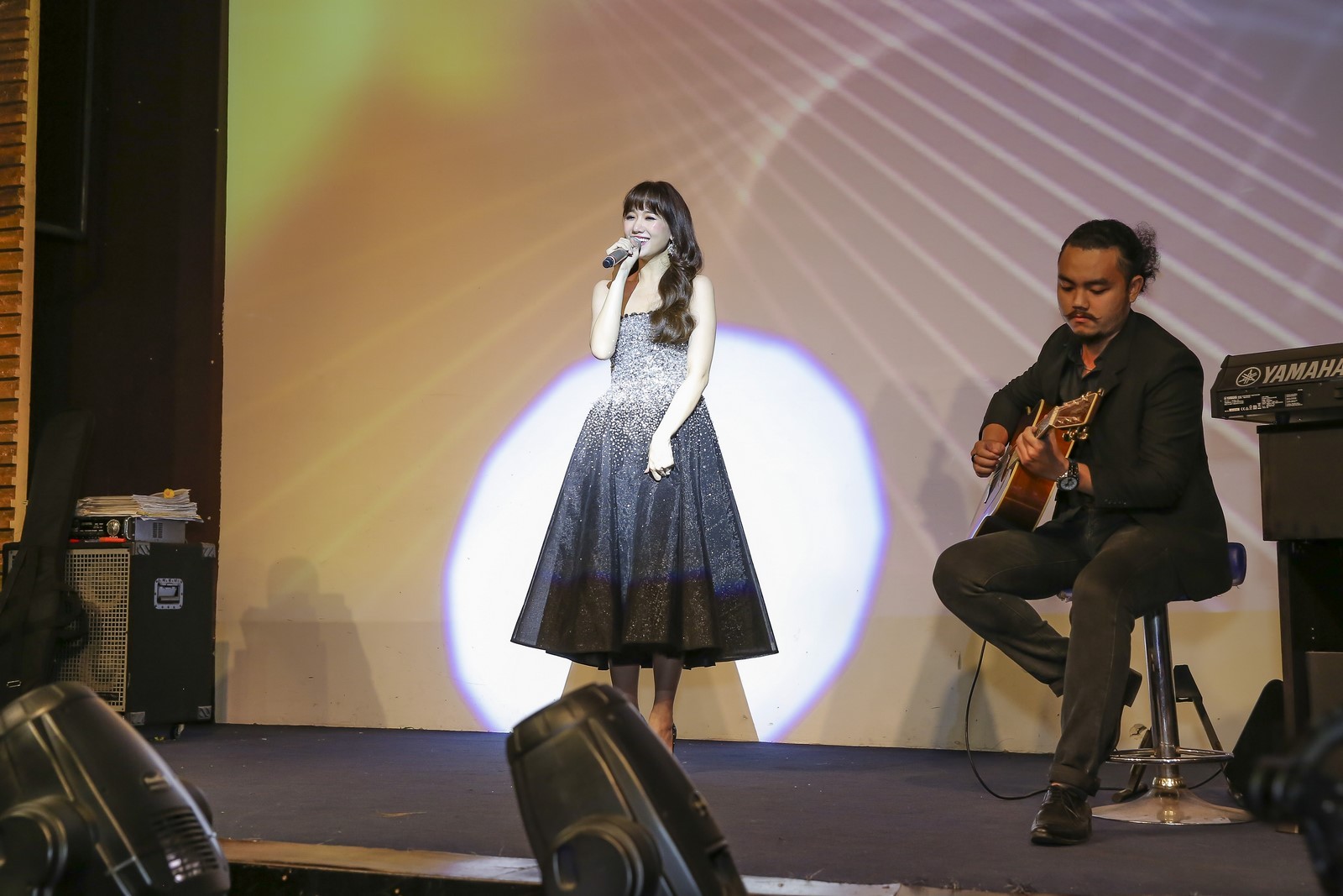 Hari Won tung MV “Có chăng chỉ là giấc mơ” trong buổi họp fan - Hình 5