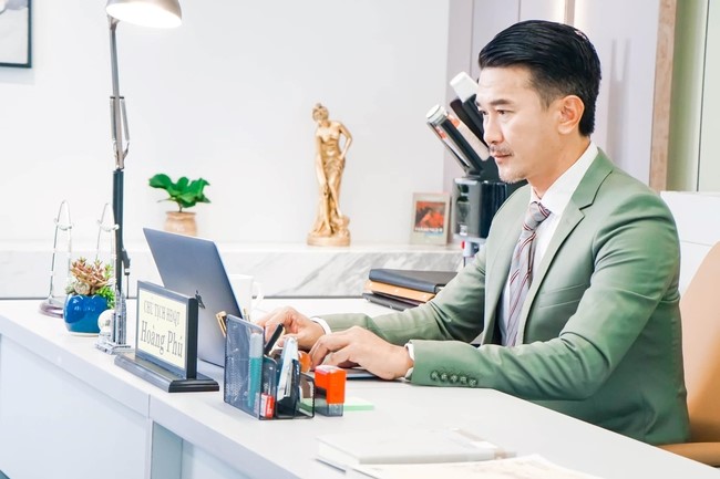 Giải trí - “Người đứng ngoài showbiz”, nam diễn viên U50 chưa vợ con vẫn phong độ nhất màn ảnh Việt (Hình 3).