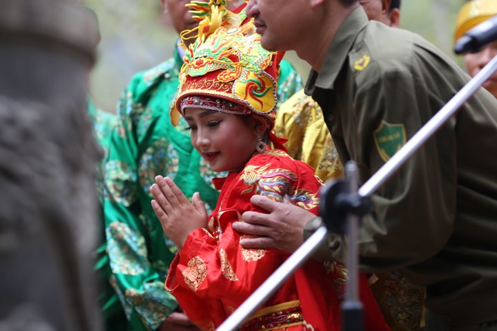 Tin nhanh - Du khách thập phương nô nức đổ về trẩy hội đền Gióng Sóc Sơn (Hình 6).