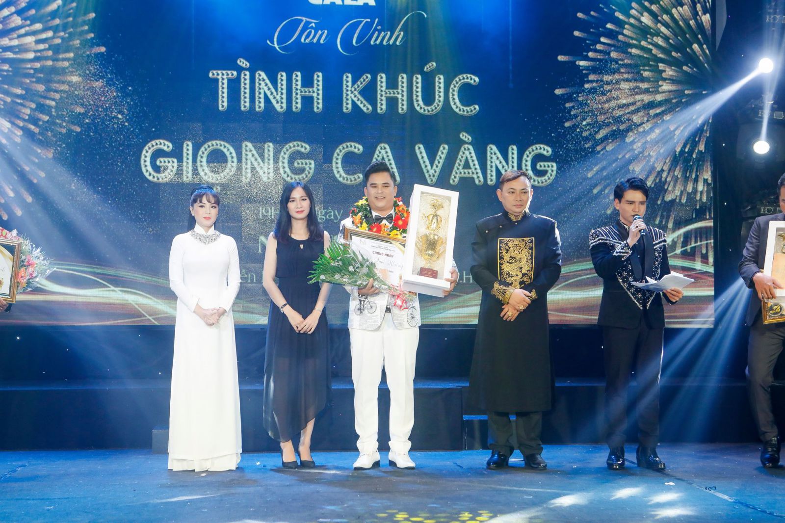 Xã hội - Đêm gala 'Tôn vinh Tình khúc Giọng Ca Vàng' sống lại niềm đam mê (Hình 10).