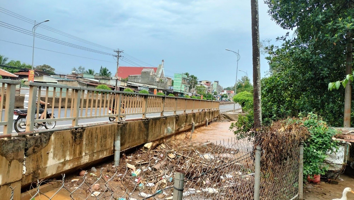 Bình Phước: Mưa lớn kéo dài, khiến hàng chục căn nhà bị ngập sâu