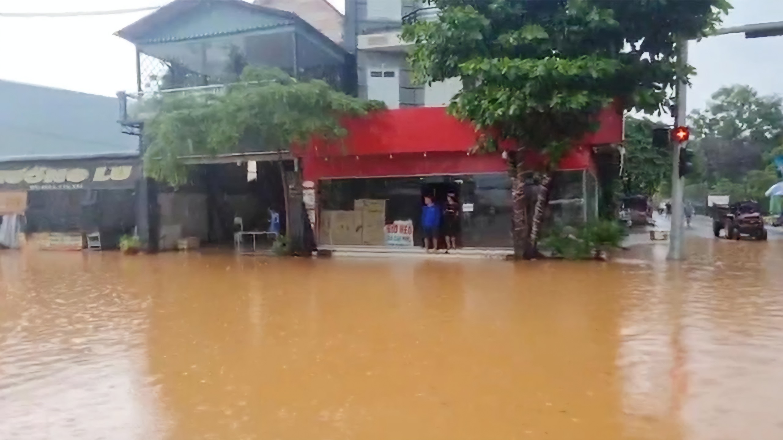 Bình Phước: Mưa lớn kéo dài, khiến hàng chục căn nhà bị ngập sâu