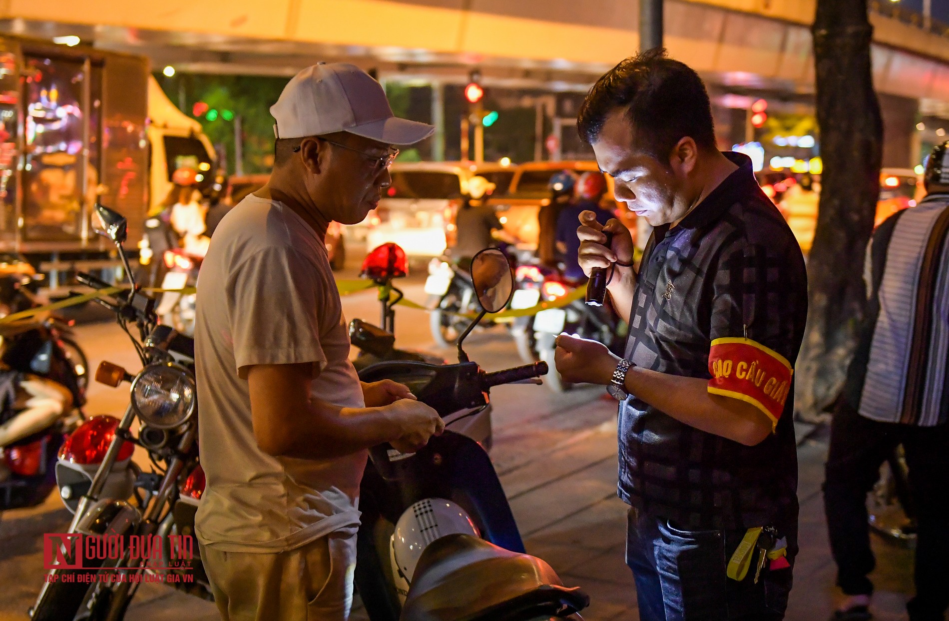 Tin nhanh - 'Quả đấm thép' 140 tại Hà Nội xử lý hàng loạt nam thanh nữ tú vi phạm giao thông (Hình 9).