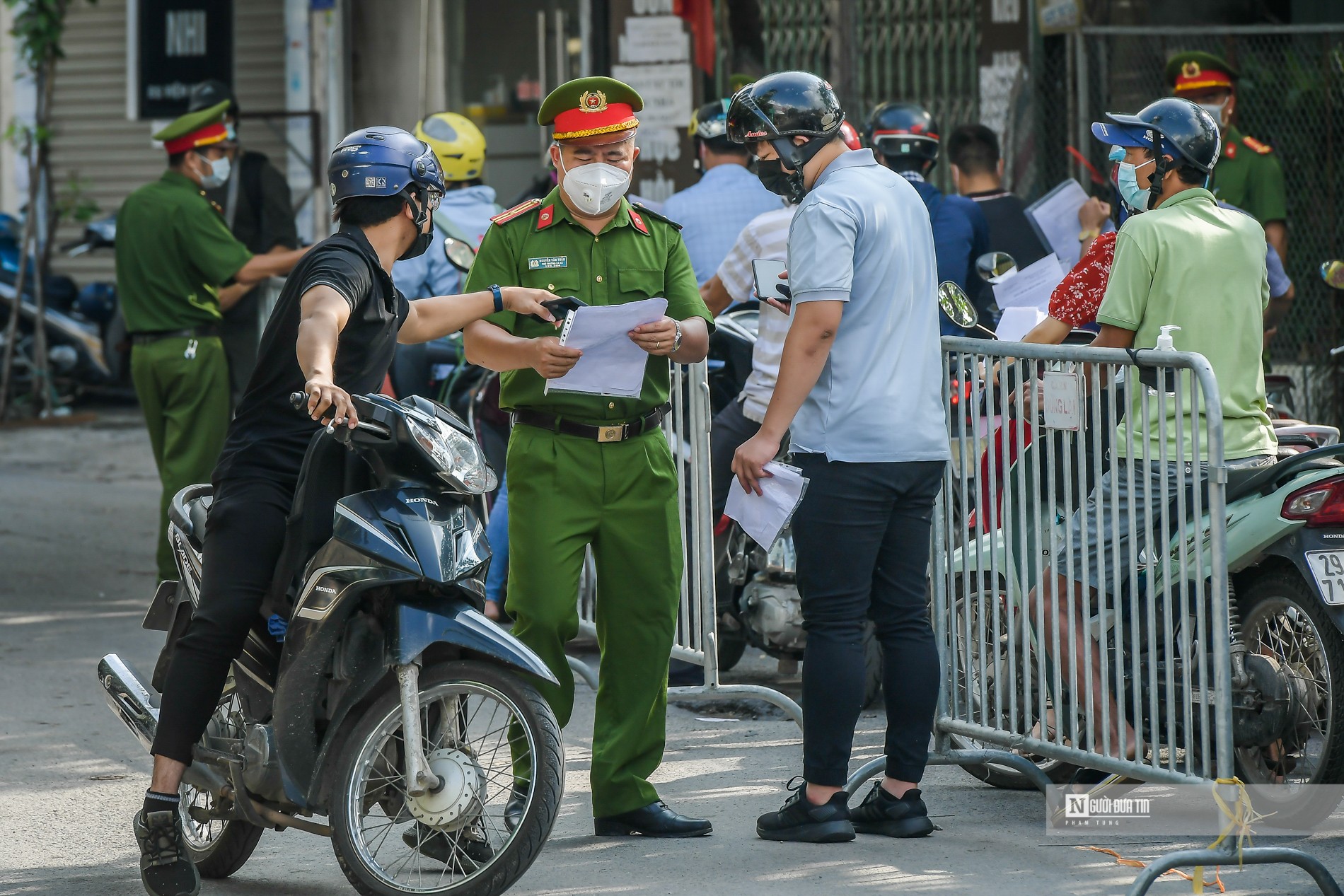 Dân sinh - Hà Nội: Hàng loạt xe quay đầu do không có lịch làm việc (Hình 12).