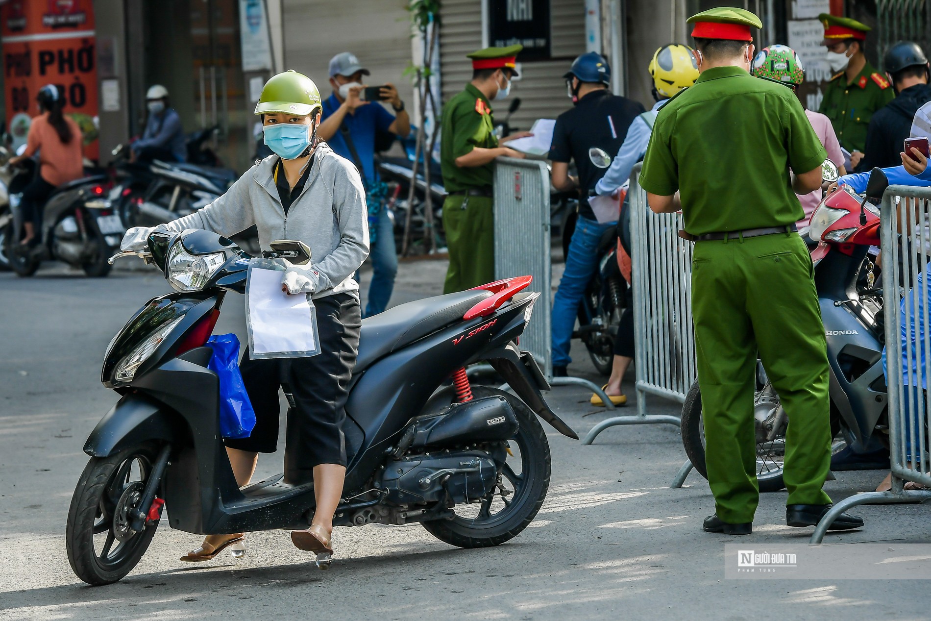 Dân sinh - Hà Nội: Hàng loạt xe quay đầu do không có lịch làm việc (Hình 11).