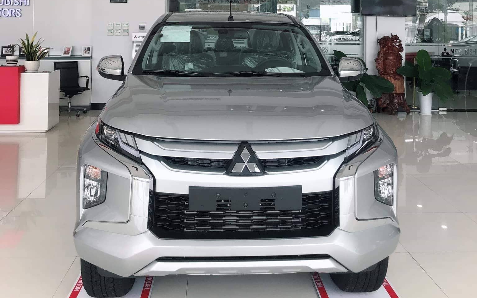 Thị trường xe - Loạt tính năng an toàn bị 'quên' trên Mitsubishi Triton 2019 tại Việt Nam (Hình 2).