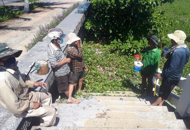 Tin nhanh - Đi câu cá không đeo khẩu trang, 6 cần thủ bị phạt 1,8 triệu đồng