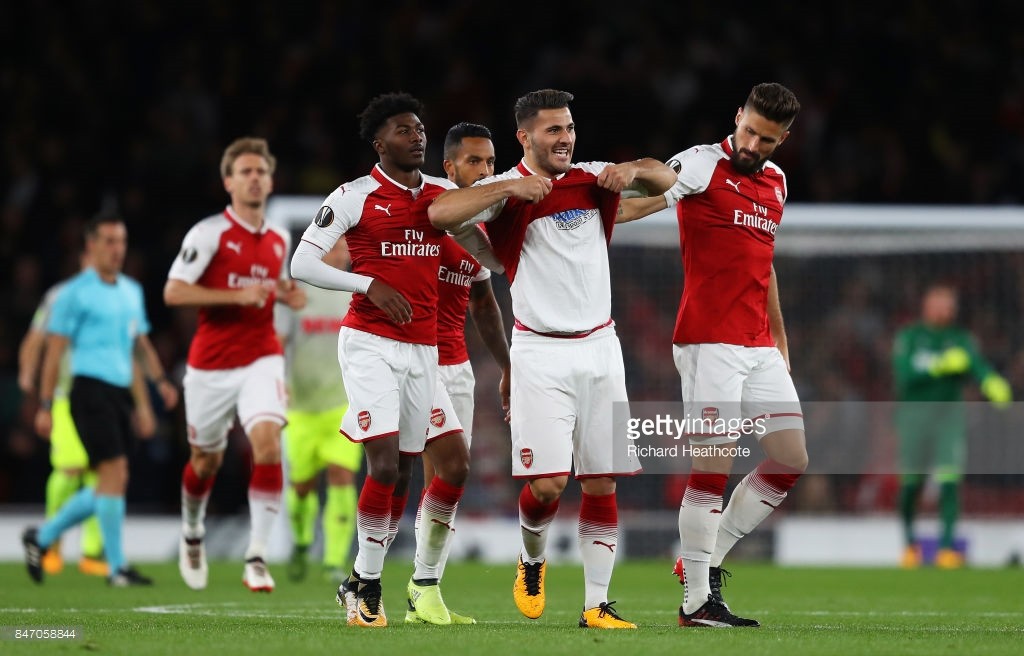 Chùm ảnh: Emirates suýt "vỡ trận" trong ngày Arsenal nhọc nhằn vượt qua Cologne - Hình 12