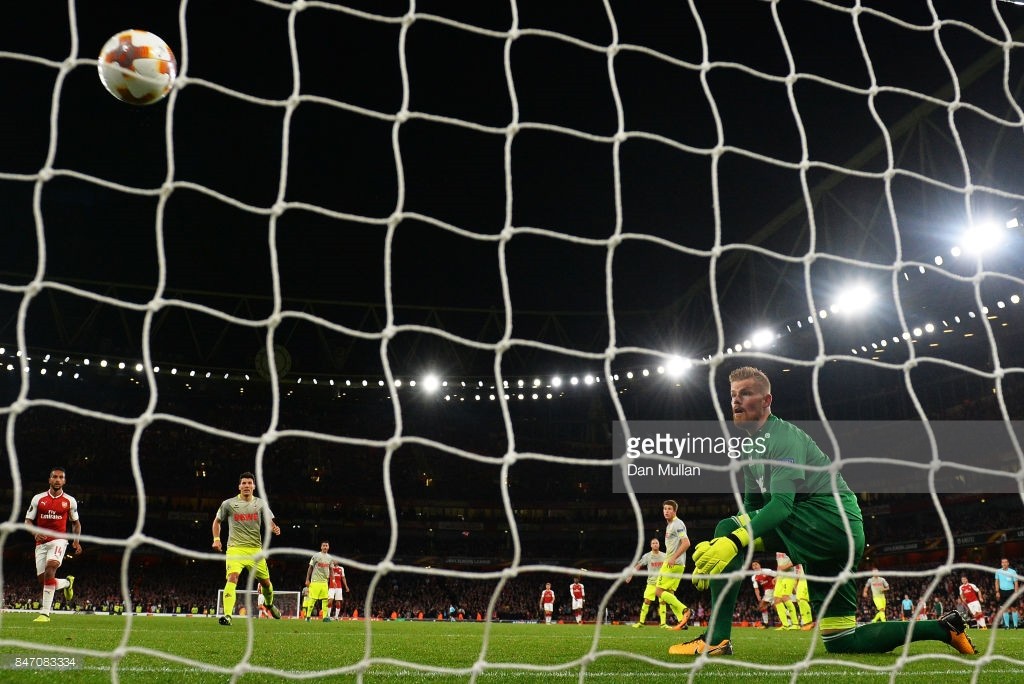 Chùm ảnh: Emirates suýt "vỡ trận" trong ngày Arsenal nhọc nhằn vượt qua Cologne - Hình 16