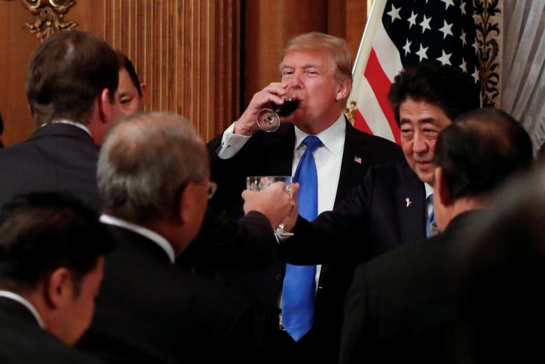 Những khoảnh khắc đặc biệt của Tổng thống Trump trên đường công du châu Á - Hình 7
