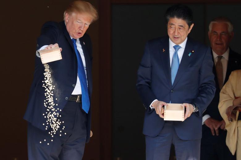 Những khoảnh khắc đặc biệt của Tổng thống Trump trên đường công du châu Á - Hình 10