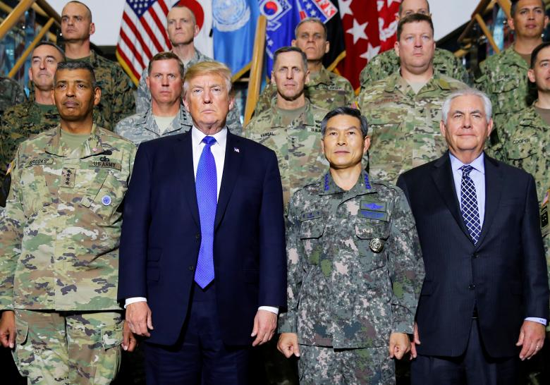 Những khoảnh khắc đặc biệt của Tổng thống Trump trên đường công du châu Á - Hình 13