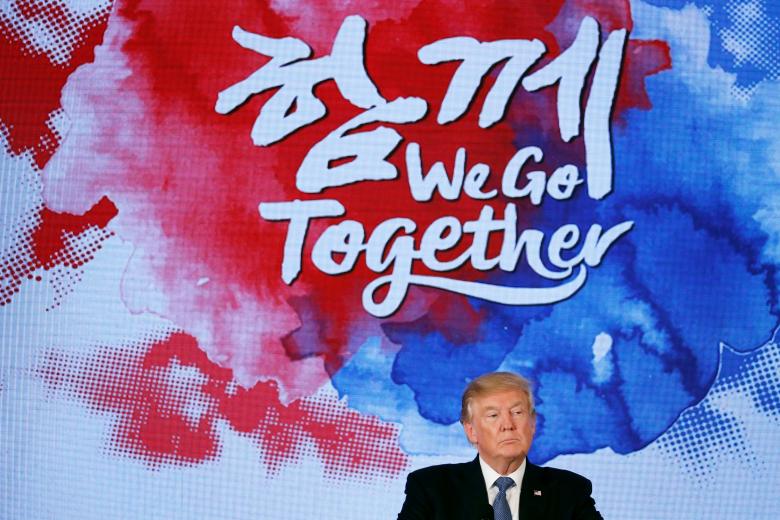 Những khoảnh khắc đặc biệt của Tổng thống Trump trên đường công du châu Á - Hình 15