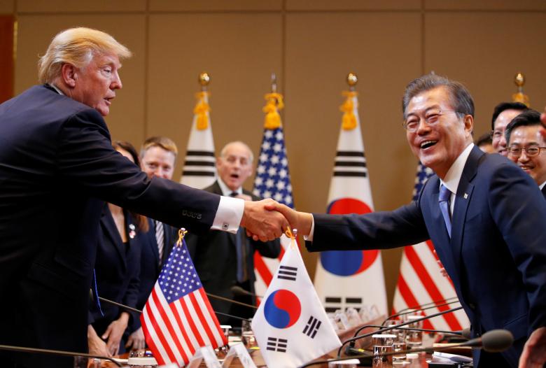 Những khoảnh khắc đặc biệt của Tổng thống Trump trên đường công du châu Á - Hình 18