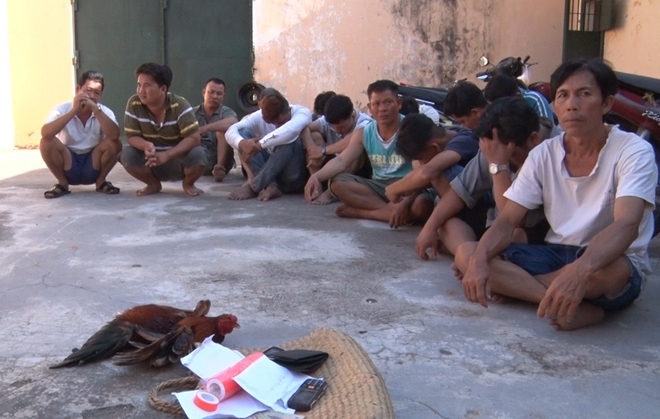 Nóng 12H: Nghi can đâm chết người chiều 28 Tết ra đầu thú - Hình 3