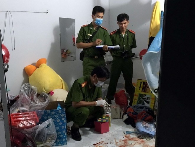 Nóng 24H: Điều tra vụ bé gái thiệt mạng vì trúng nhát dao của cha - Hình 1