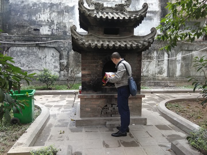 Hà Nội: Khảo sát thực tế việc đốt vàng mã tại các đền, chùa - Hình 10
